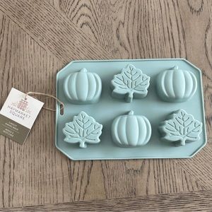 Silicone fall themed baking mold
